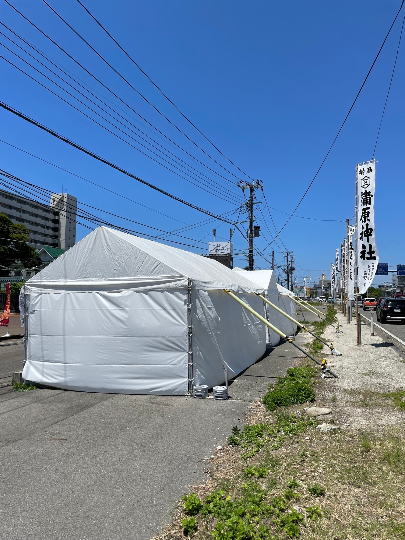 お祭り会場のテント設営