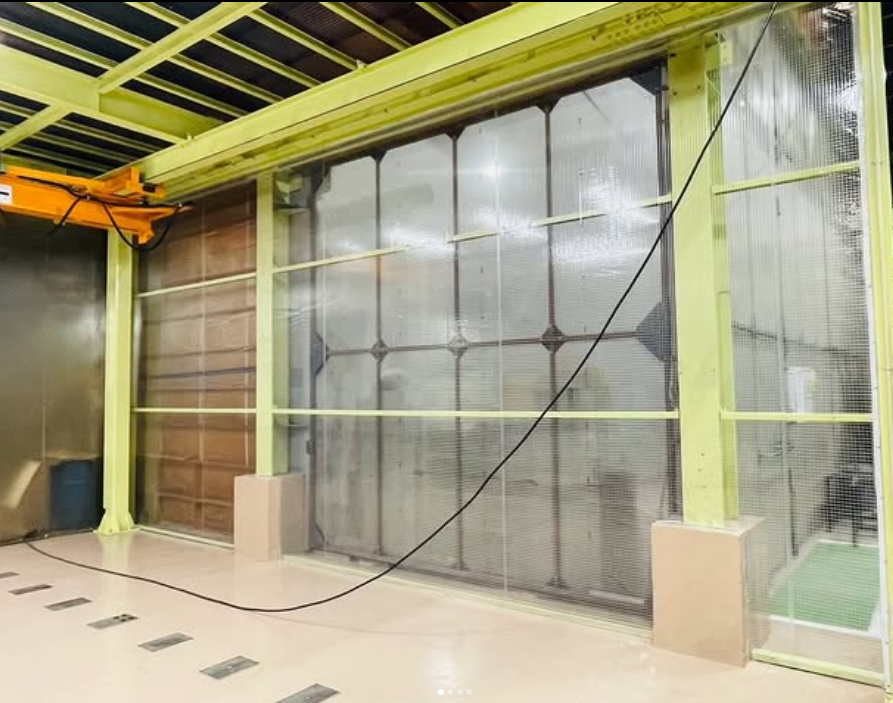 工場内の間仕切りシート