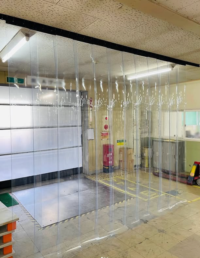 搬入シャッター前用：間仕切りのれん