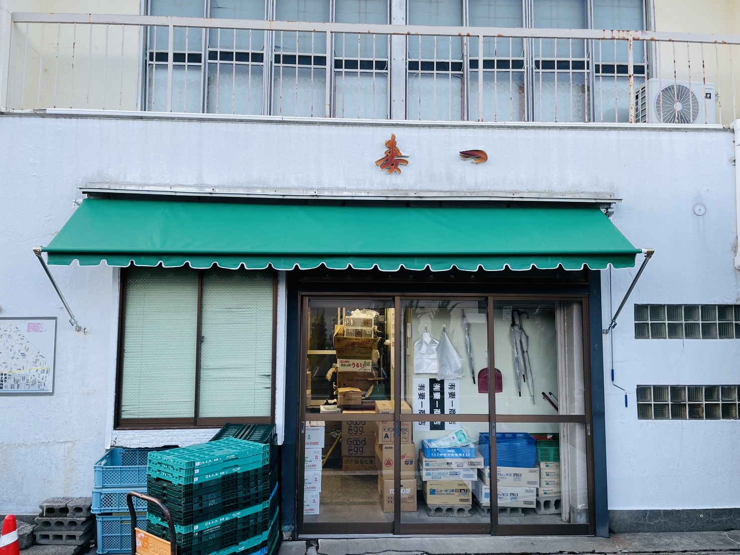 店舗の巻上日よけテント