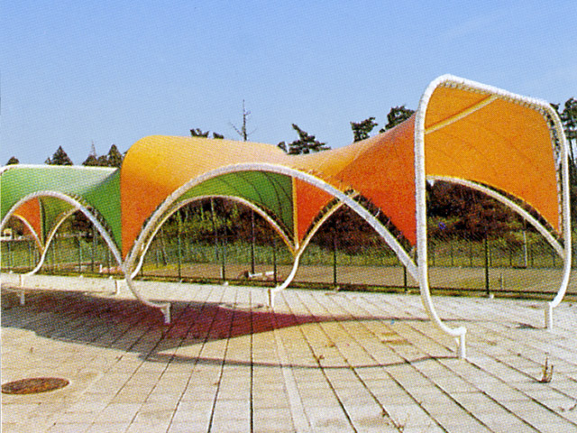 プールサイドの日よけ